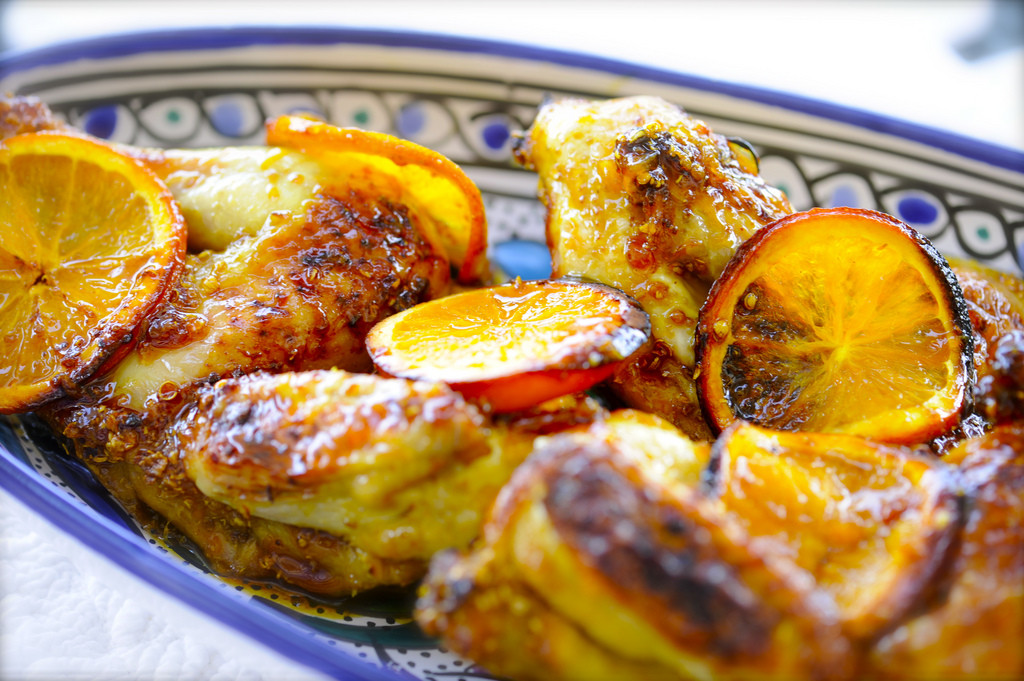 Рецепт дня: курица, запечённая с апельсинами и картофелем в духовке